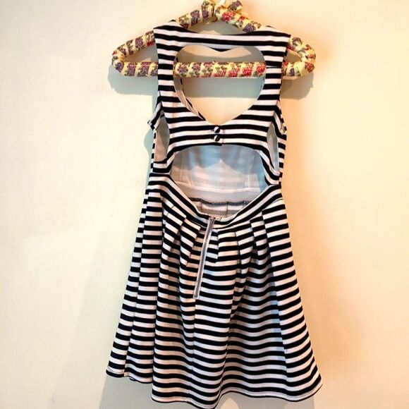 Poof Coulture Dress Size Small - Picture 2 of 4